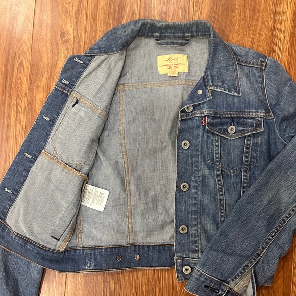 Levi’s Denim/Jean Jacket - Picture 5 of 7